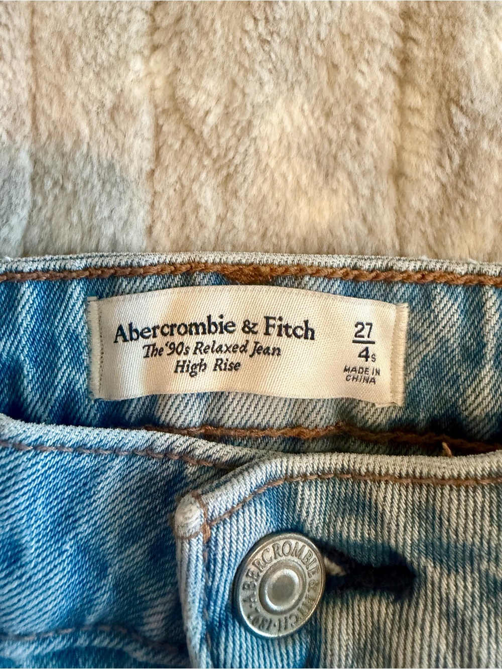 Abercrombie & Fitch High-Rise 90’s Relaxed Light Wash Denim Jeans